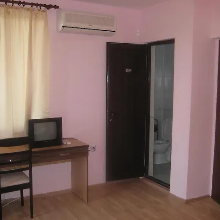 Holidays Гостевой дом 3*